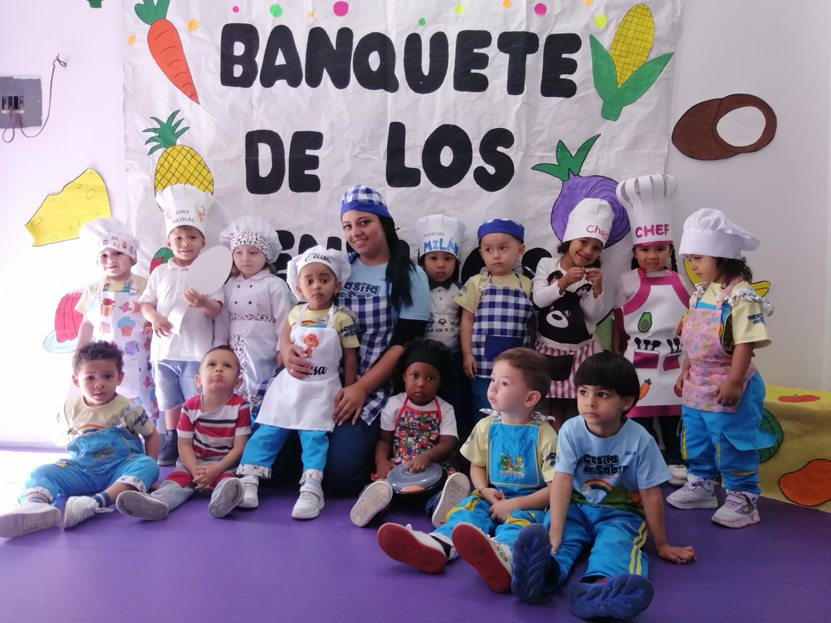 Niños practicando valores personales en Mi Casita del Saber